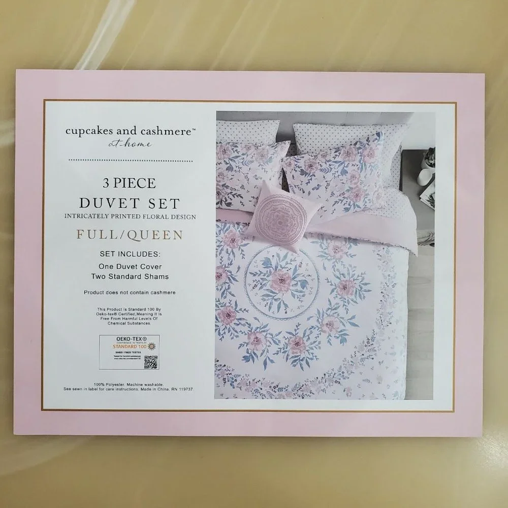 Cupcakes and Cashmere 3 Piece Floral Full/Queen 3 Piece Duvet Cover Set